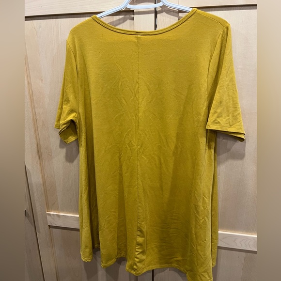 Lularoe Perfect Tee - Picture 3 of 6